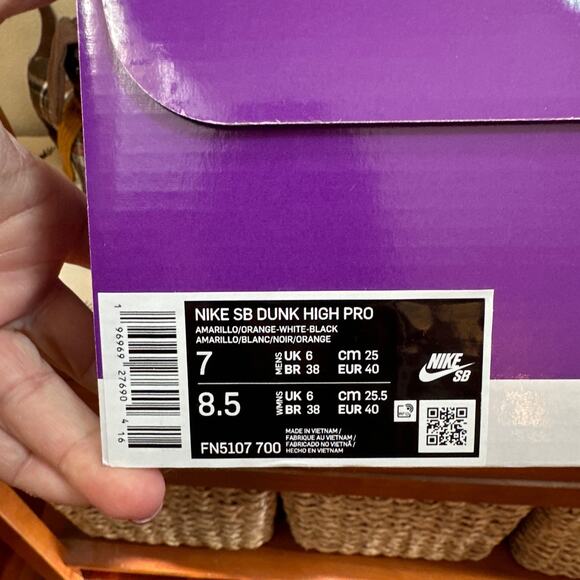 Nike SB Dunk High Sweet Tooth Candy Corn Size 7 Men/ 8.5 W FN5107-700 - Picture 5 of 5